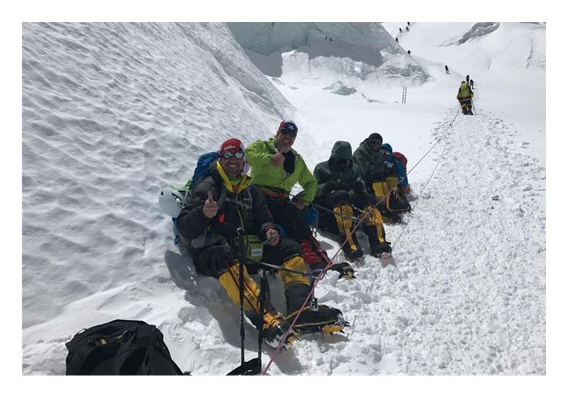 Montañistas chilenos se encuentran a 8.300 msnm